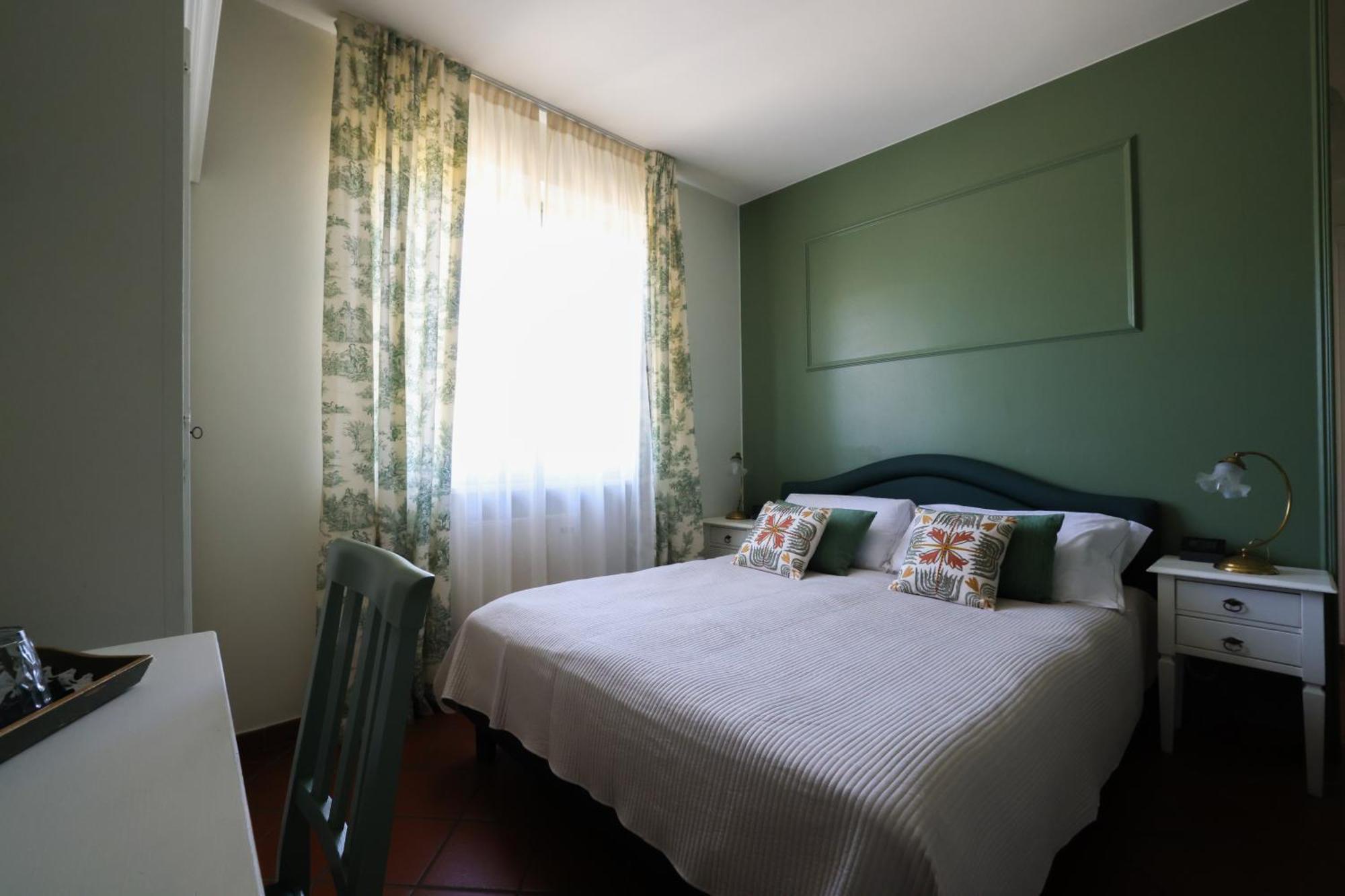 מנרבה דל גארדה Hotel Florence מראה חיצוני תמונה