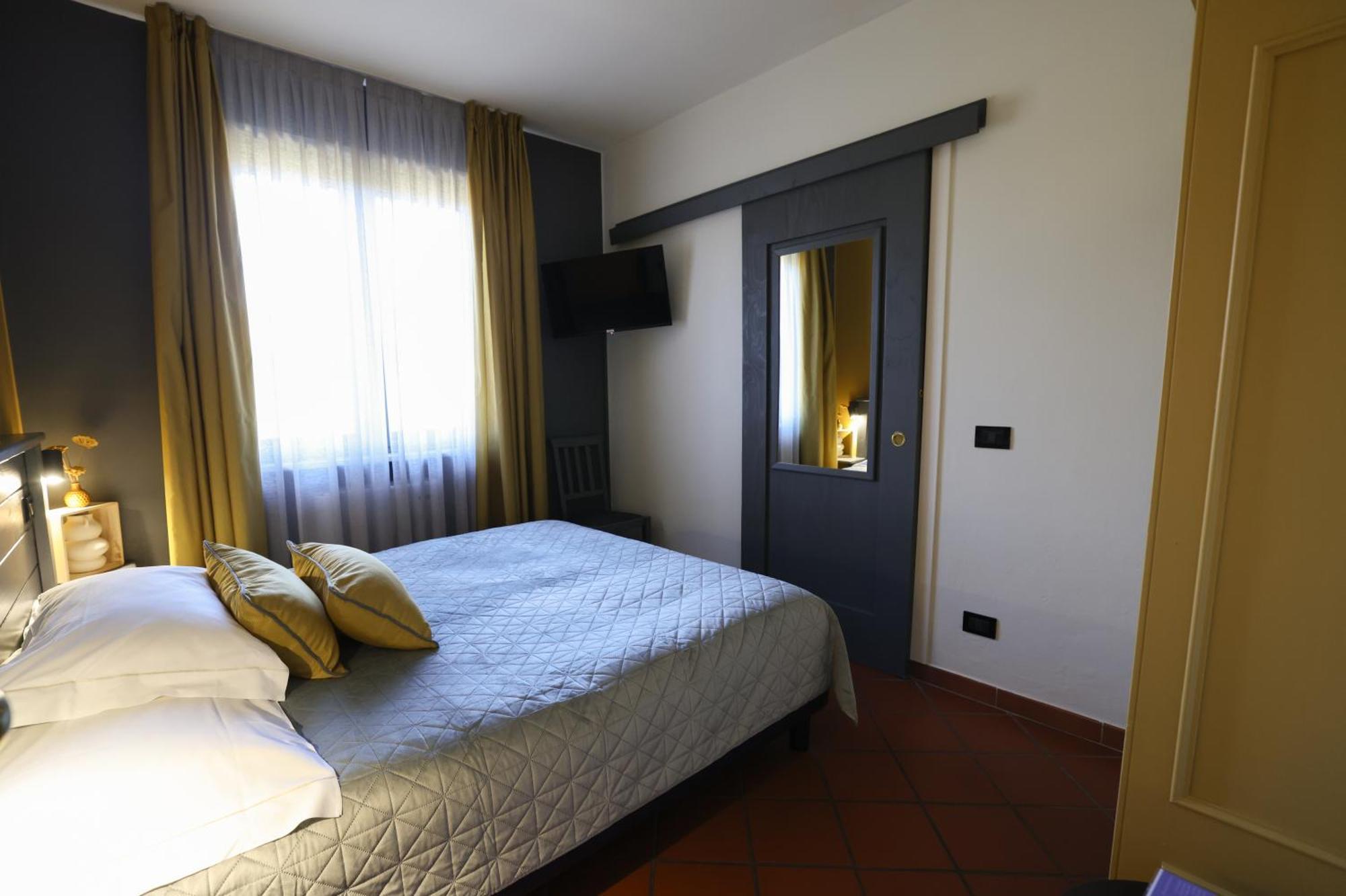 מנרבה דל גארדה Hotel Florence מראה חיצוני תמונה