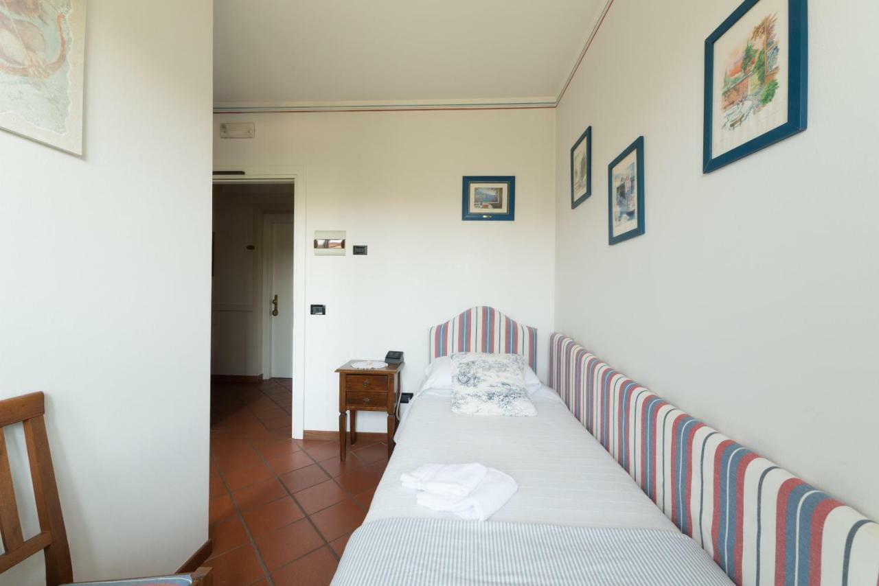 מנרבה דל גארדה Hotel Florence מראה חיצוני תמונה