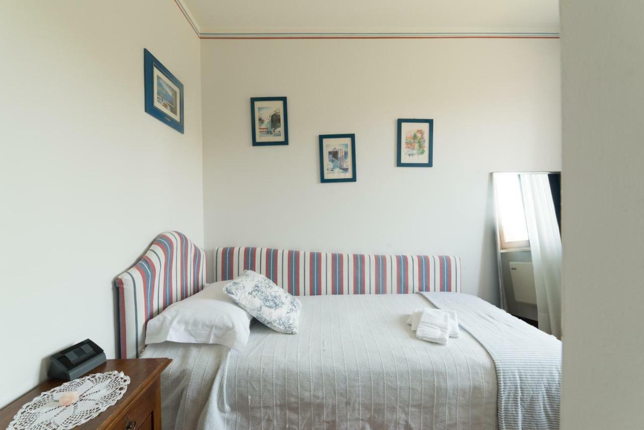 מנרבה דל גארדה Hotel Florence מראה חיצוני תמונה