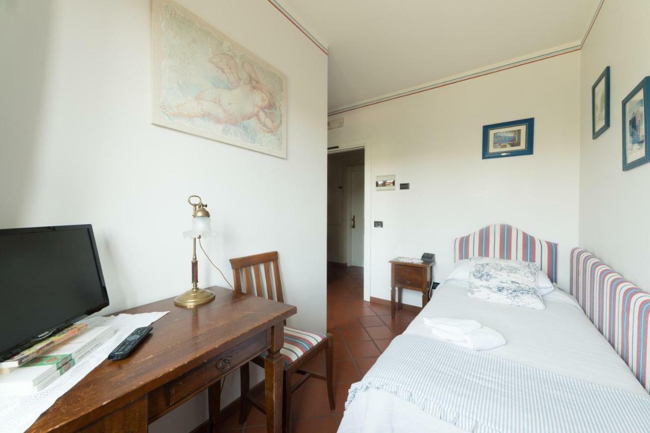 מנרבה דל גארדה Hotel Florence מראה חיצוני תמונה